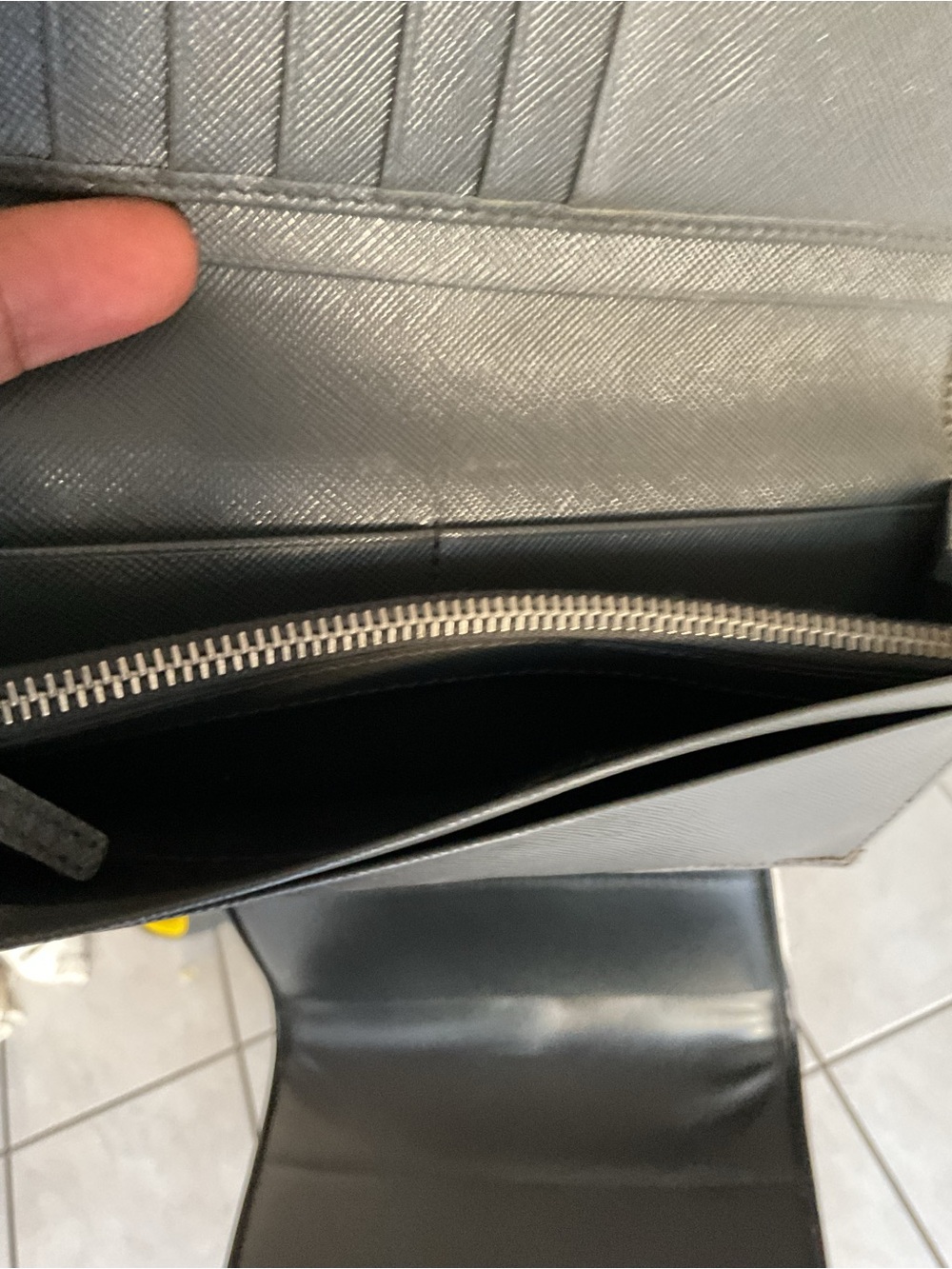 Low start Prada gray Leather Wallet and Micheal kors Set - Picture 4 of 6